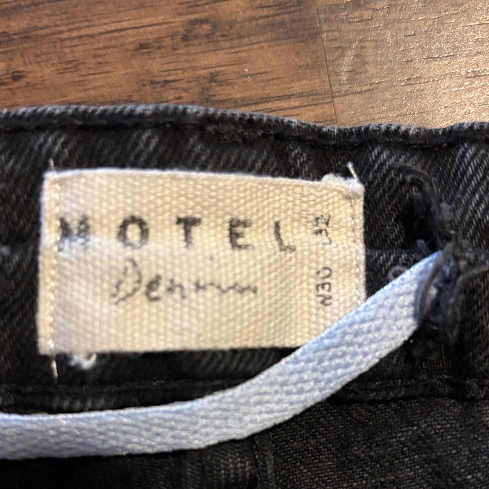 Motel Women’s Black Relaxed Straight-Leg Jeans - Picture 2 of 7
